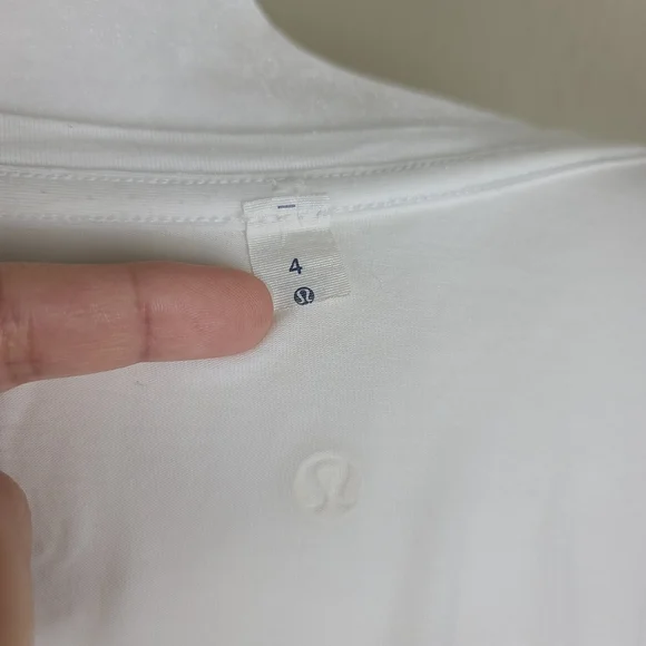 Lululemon high low t-shirt Size 4 white and green cactus short sleeve v-neckline - Picture 11 of 12